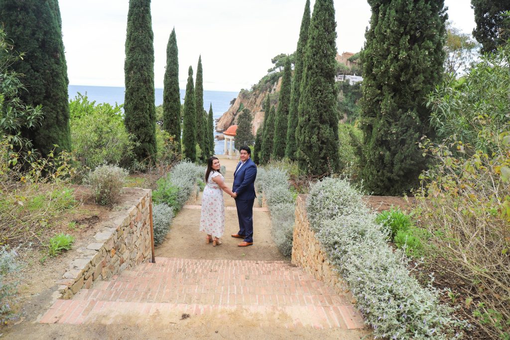 Marriage proposal at Marimurtra Botanical Garden with sea view