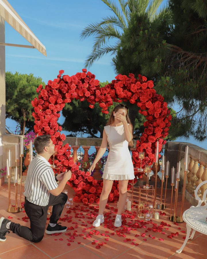 http://Luxury%20marriage%20proposal%20setup%20in%20Costa%20Brava%20with%20fresh%20flowers%20and%20sea%20view