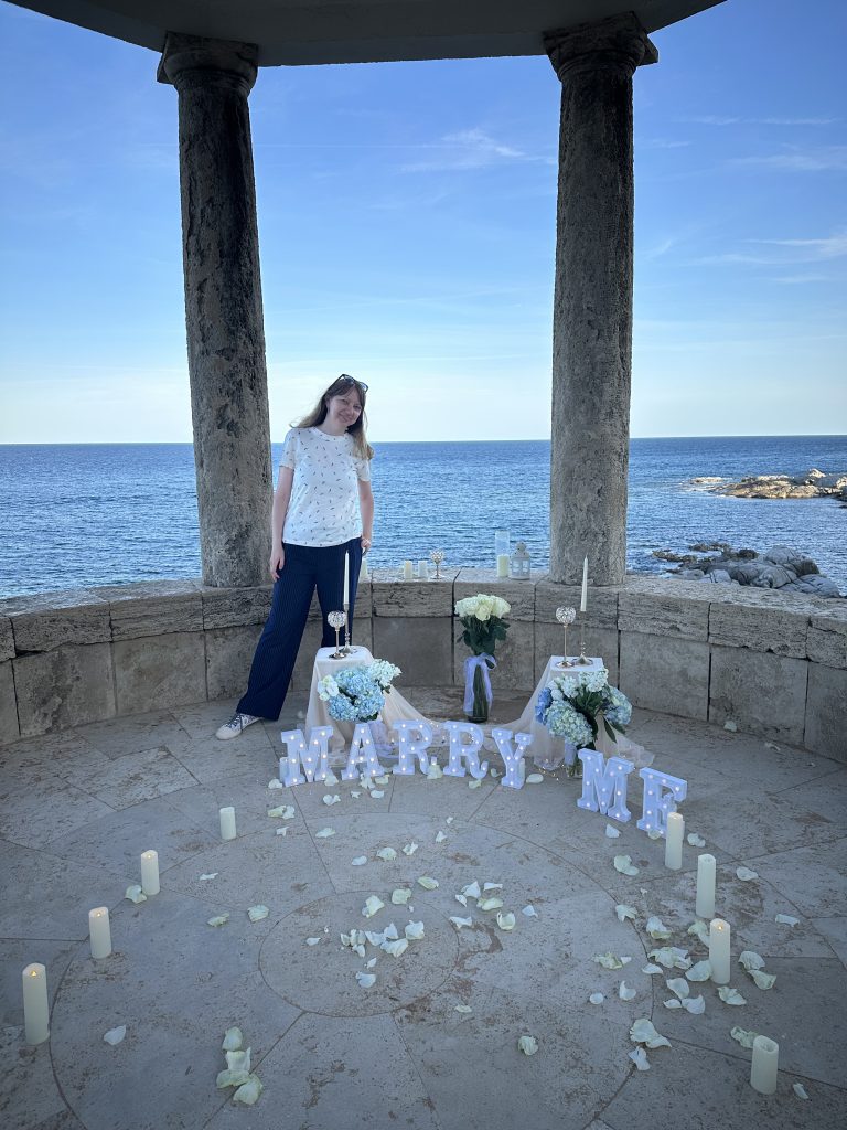 Proposal planner organizing a luxury marriage proposal in Costa Brava