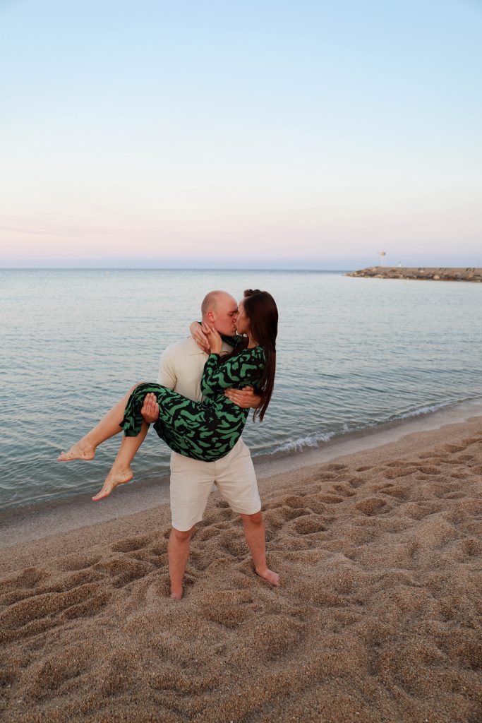 ouple meeting on the beach during a surprise proposal in Costa Brava